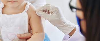 صورة جزء فيروس كورونا للأطفال .. كل ما تريدين معرفته عن التطعيم وآثاره الجانبية