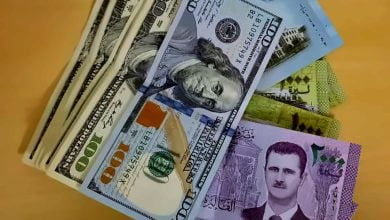 صورة سعر صرف الدولار اليوم في سوريا الاثنين 12 كانون الأول 2022. الليرة تزيد خسائرها.